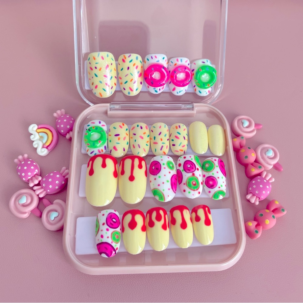 Handmade 3d donut press on nails short oval set - Picture 1 of 2